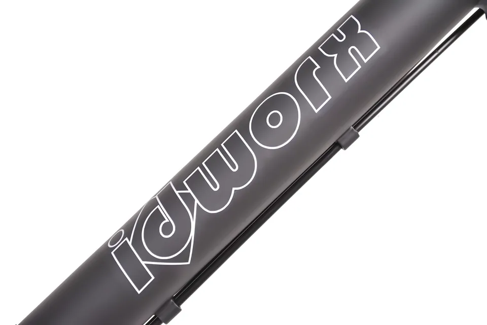 idworx-opinion-matt-black-reiserad-ausstattung image 1